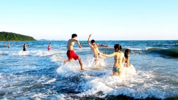 bai bien cam binh 3 - Du lịch Phan Thiết - Tránh nóng với bãi biển Cam Bình