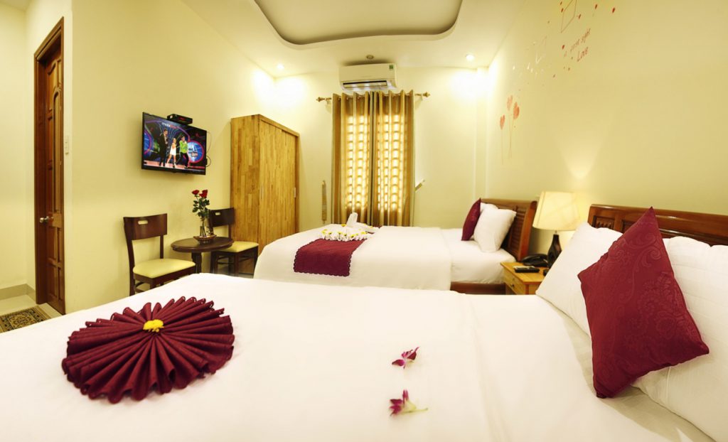 phong khach san Victori xinh xan lang man 1024x622 - Top 10 khách sạn giá rẻ ở Đà Nẵng chất lượng nhất