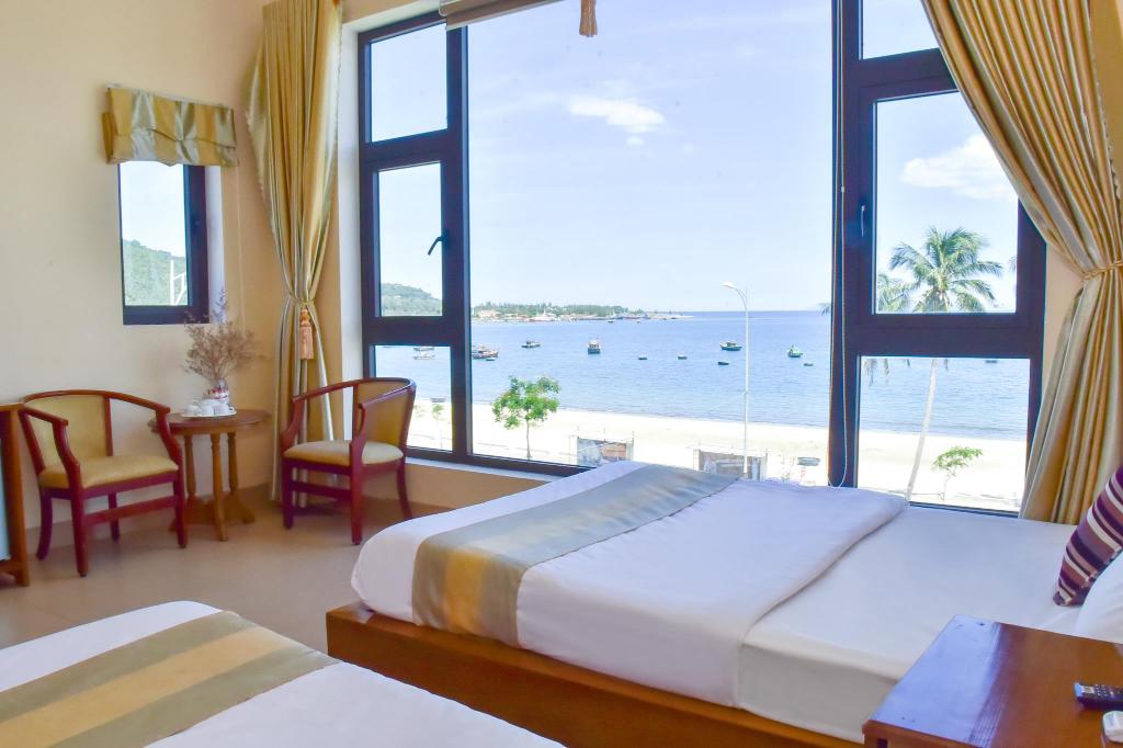 phong khach san co view nhin ra bai bien - Top 10 khách sạn giá rẻ ở Đà Nẵng chất lượng nhất