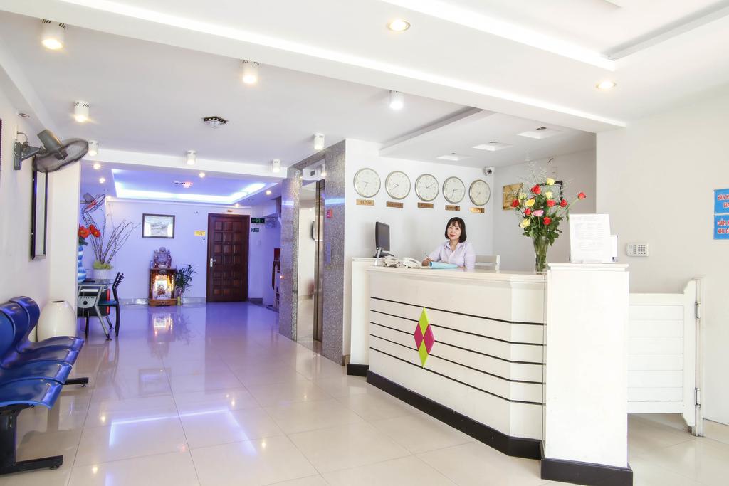 quay le tan khang trang cua khach san rainbow - Top 10 khách sạn giá rẻ ở Đà Nẵng chất lượng nhất