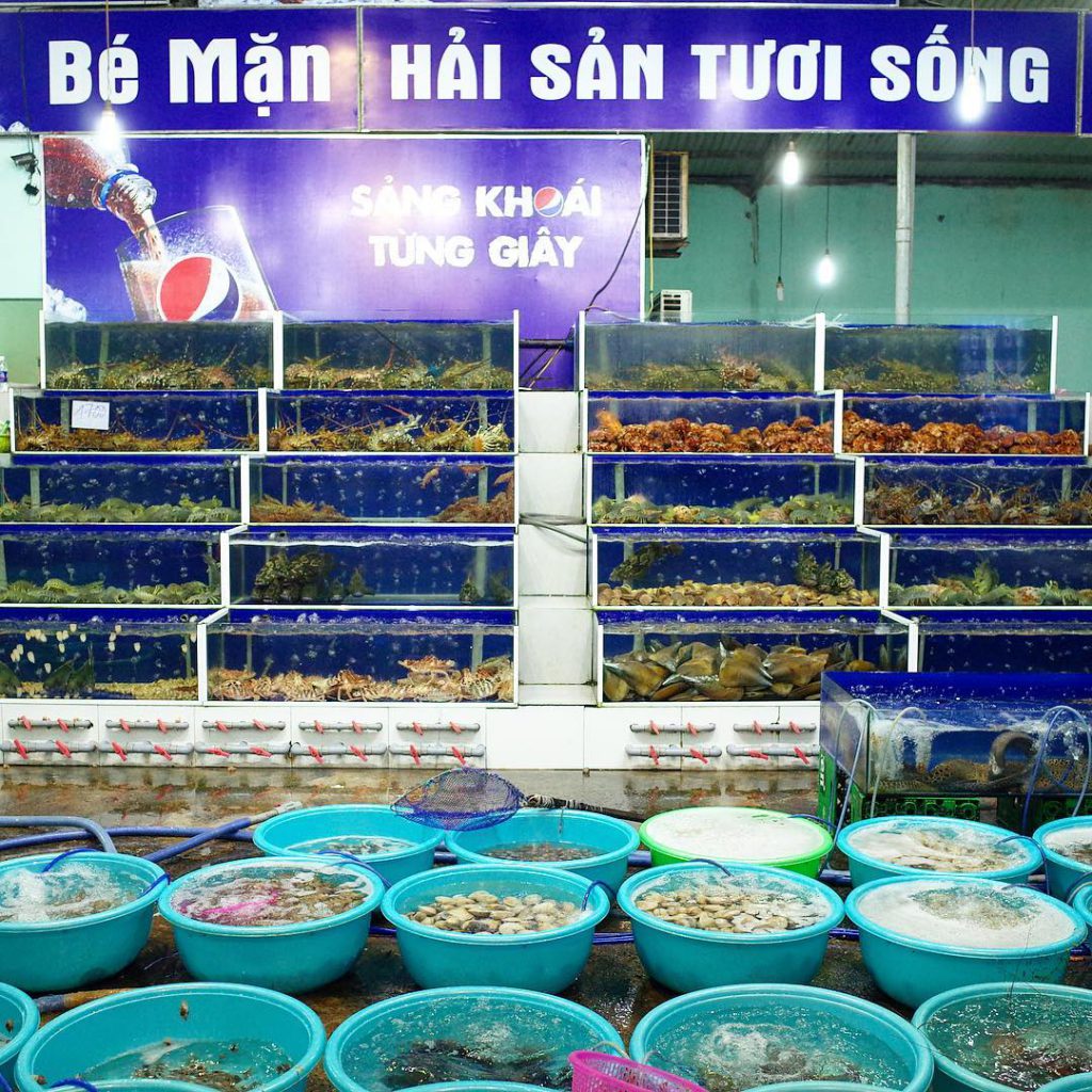 Quay hai san cua quan Be Man 1024x1024 - Top 10 quán hải sản ngon ở Đà Nẵng