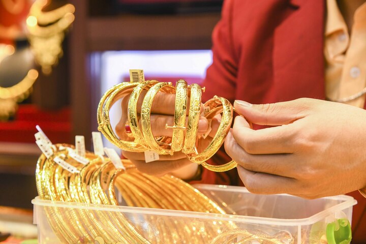 Biến động giá vàng hôm nay 14/5: Đồng USD tăng giá đè bẹp đà tăng của kim loại quý