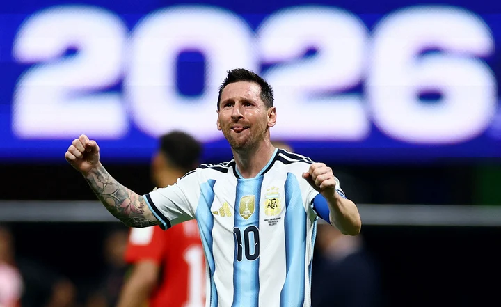 Messi không ngừng ‘tiến hóa’: 39 tuổi đi bộ vẫn khiến đối thủ lo sợ